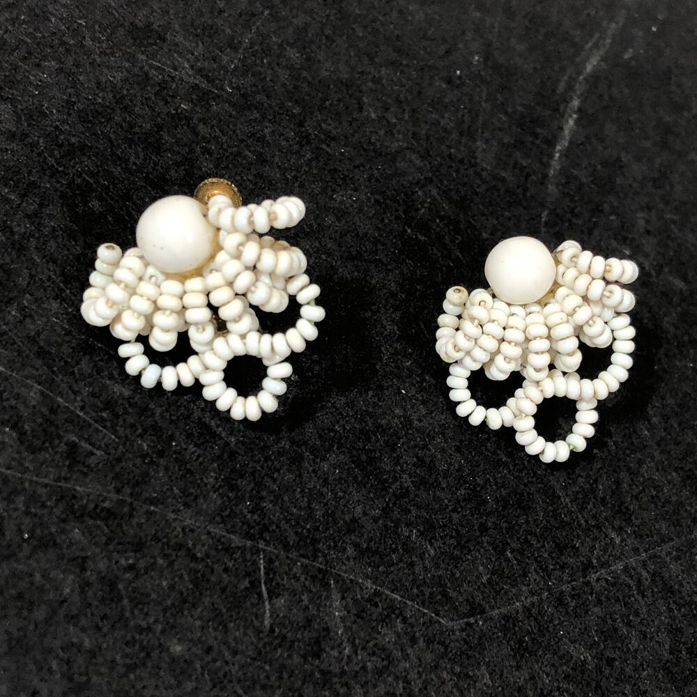Art Deco White Glass Bead Screw Back Earrings Seed Beads Glamour 1940s Vintage